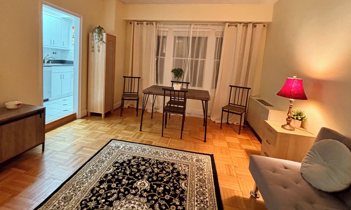 Cathedral Heights Apartment | Minimum rental period is 6 months! Cozy 1-bedroom apartment in enjoyable D.C.