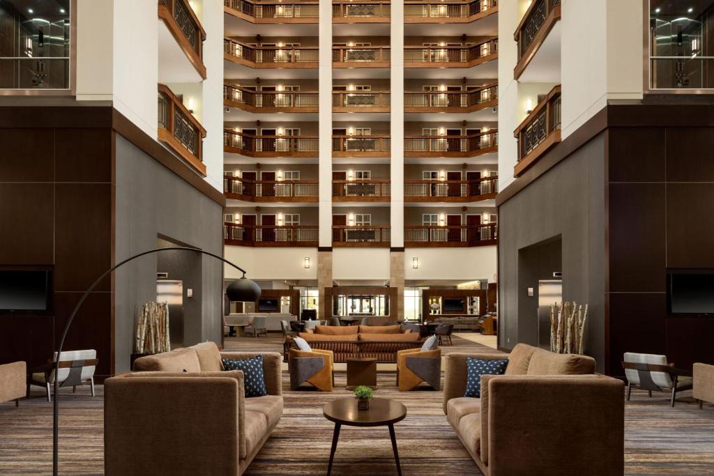 Brooklyn Park Hotel | Minneapolis Marriott Northwest Hotel & Conference Center