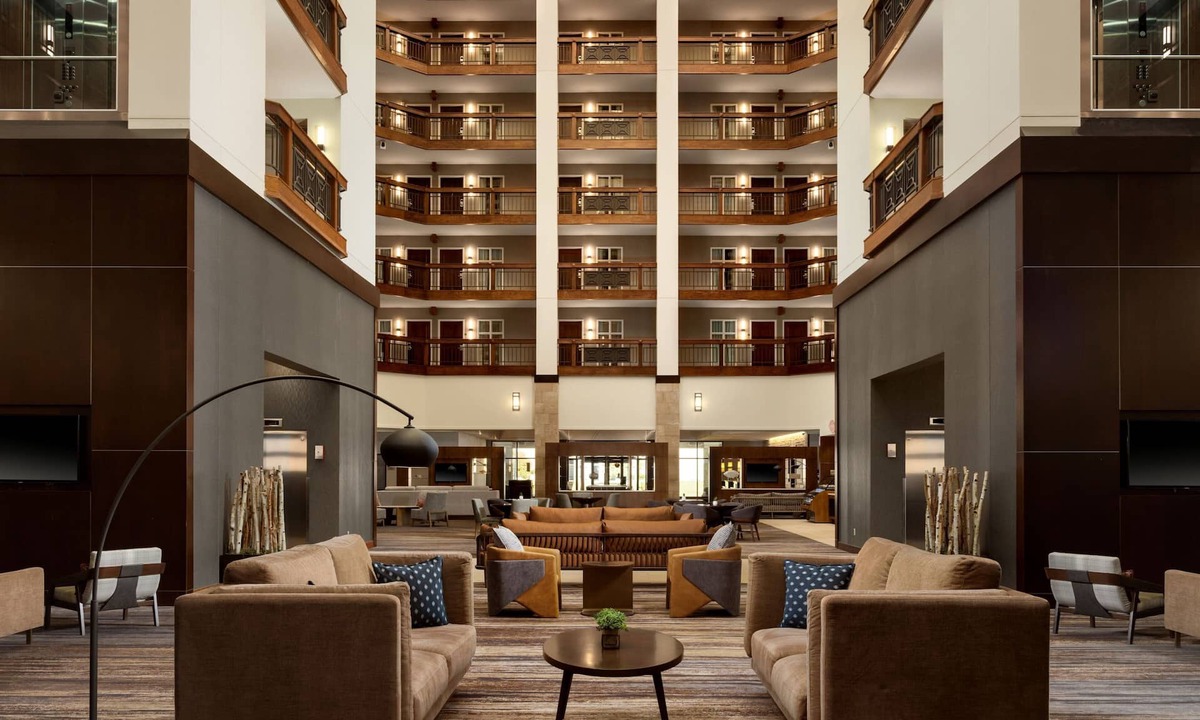 Brooklyn Park Hotel | Minneapolis Marriott Northwest Hotel & Conference Center