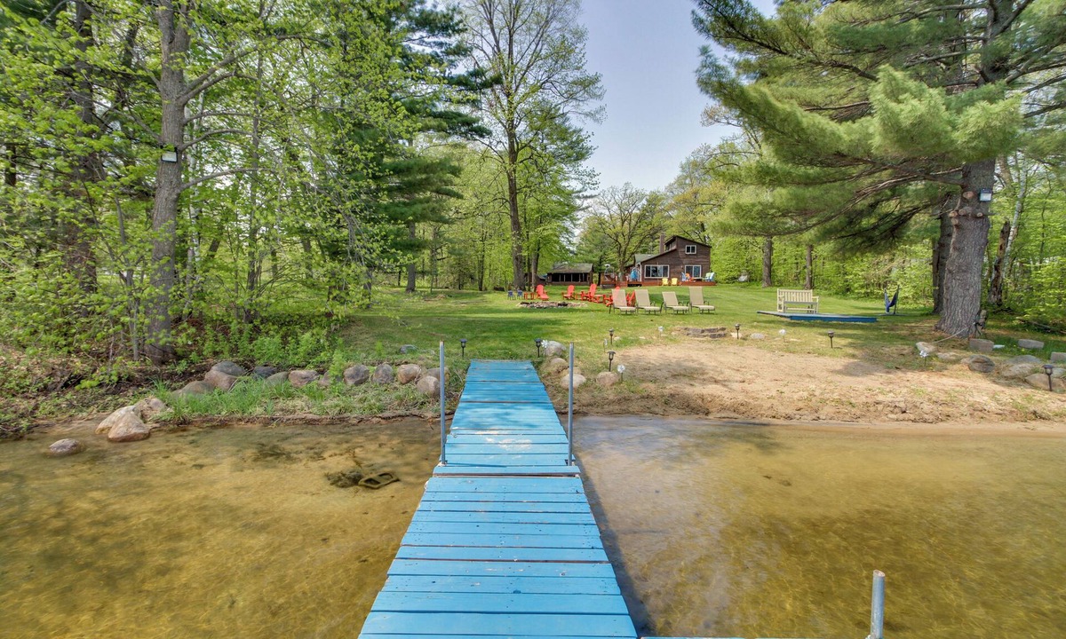 Ossipee Cottage | Minnesota Cabin w/Deck & Private Beach