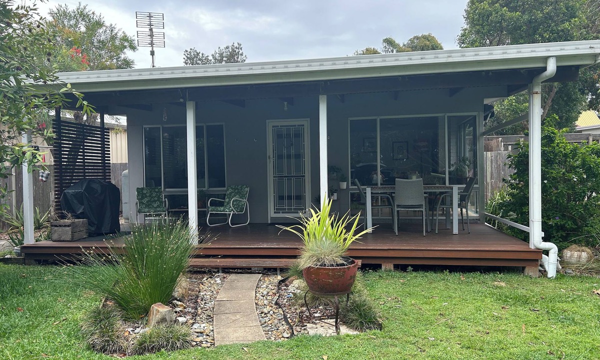 Minnie Water Cottage | Minnie RetreatnFunky beach shack nestled in nature with the ocean vistas