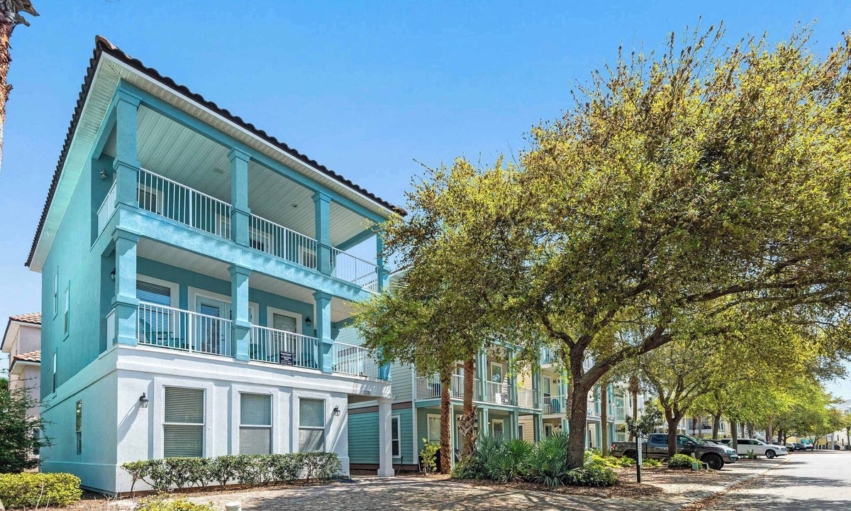 Villages of Crystal Beach House | Mins from Beach Sleeps 17 Outdoor Seating