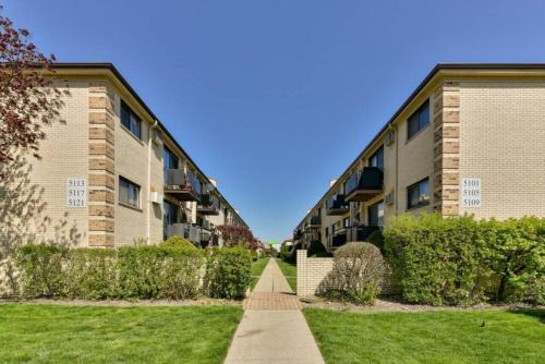 O'Hare Apartment | Mins from O'Hare Safe Location Private Parking