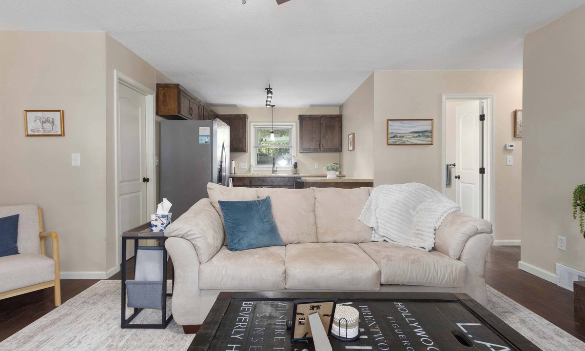 Lee's Summit House | Mins to Stadium Sleeps 4 Fenced Yard FIFA Ready