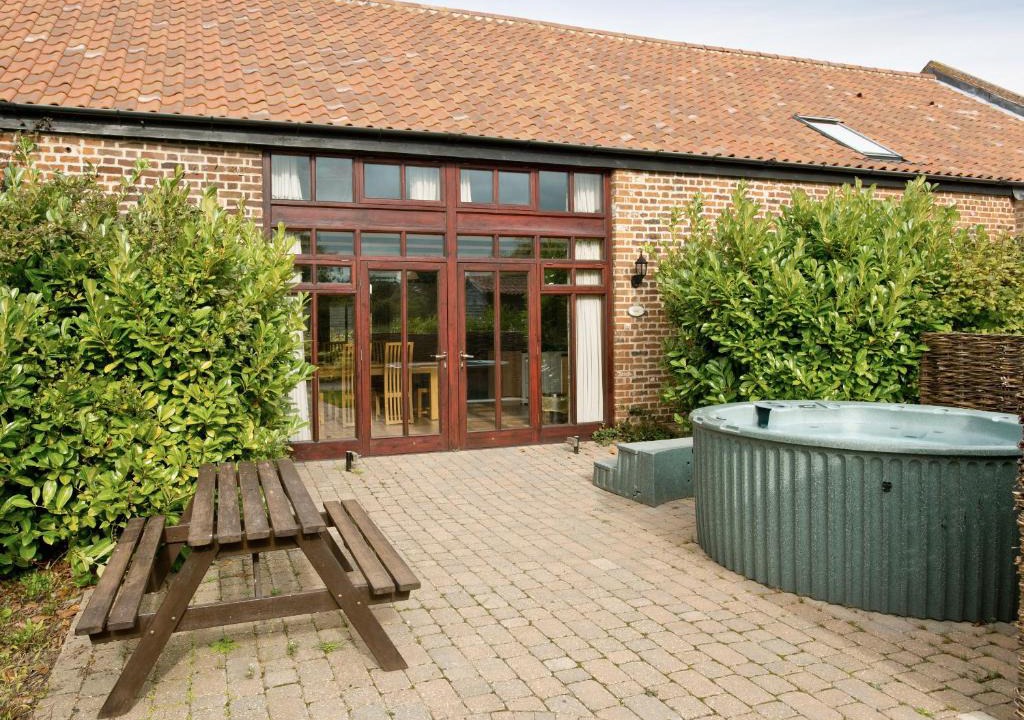 Irstead House | Mint - E4322