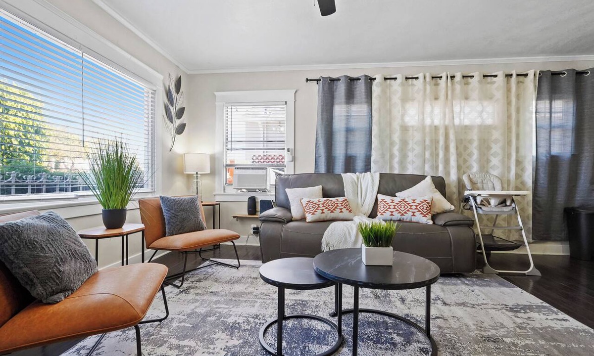 Eastside Apartment | Minutes from Beach - No Cleaning Fee - Free Parking - MAJOR INTERNATIONAL SPORTING EVENT 2026!