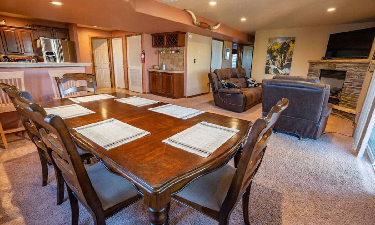 Colorado Springs Condo | Minutes from Everything | Hot Tub | Grill | Views | King Bed