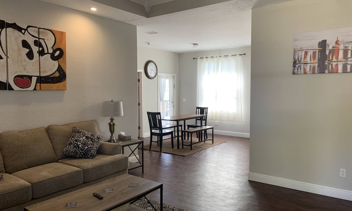 Winter Haven House | Minutes to Legoland. Heated Pool and Private Hot Tub. Relaxation Awaits!