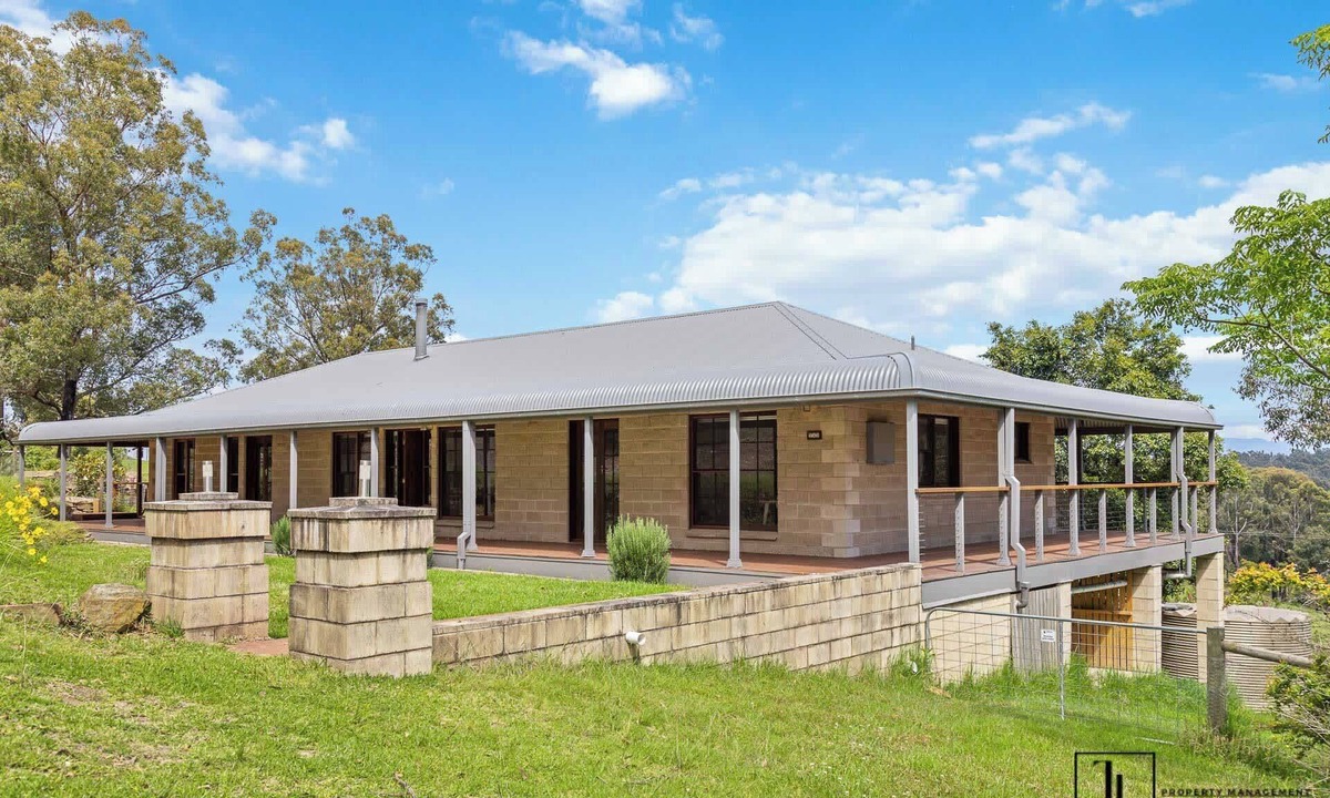 Malua Bay House | Minutes to Malua Bay Beach | Sunset Vista Retreat