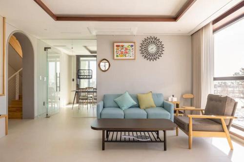 Yeongjong-dong Villa | Miracle Suite House 1