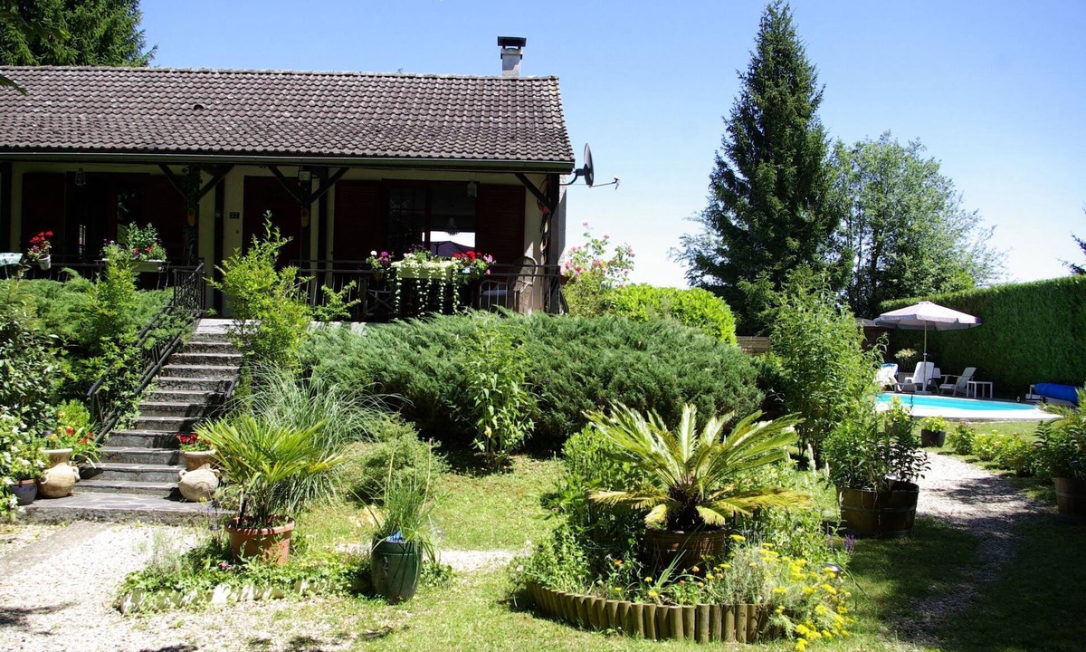 Thury House | mit Garten, Grill und Terrasse by Interhome