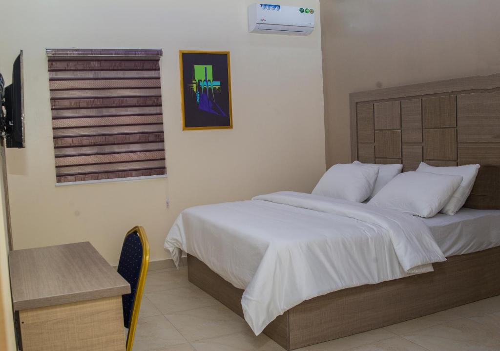 Surulere Hotel | MITOS LUXURY SUITES (BODE THOMAS)