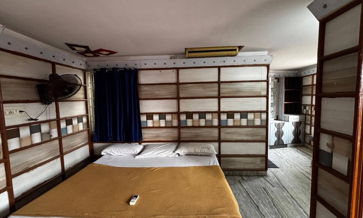 Arumbakkam Hotel | MJ Gust House