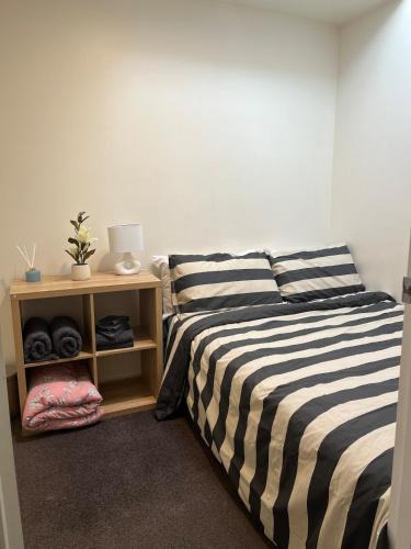 Queenstown Apartment | MKM Double Room - Shared Apartment with Host Couple
