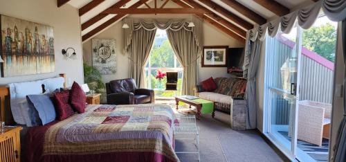 Bluff Hill Bed & Breakfast | MnM's BnB