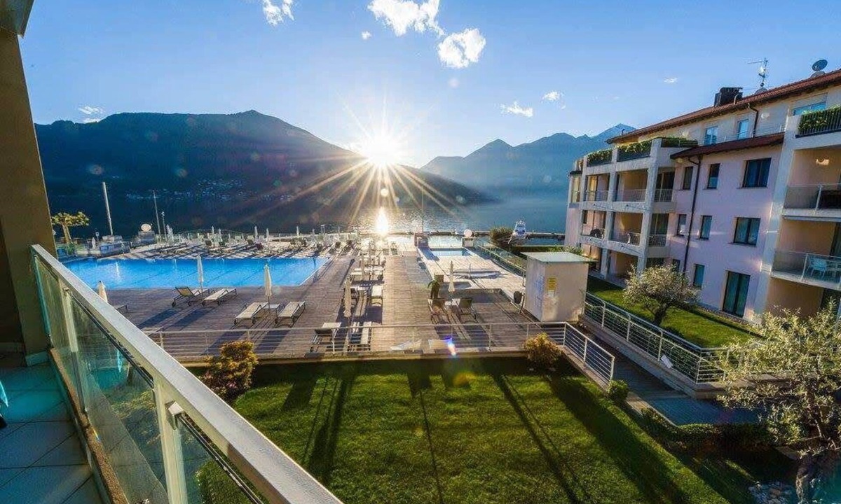 Maccagno Apartment | Modern Italian Lakes apartment with pool