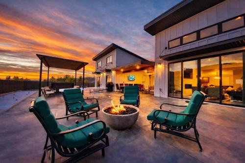 Moab South Valley House | Moab Desert Escape Villa Luxury 5-Bedroom Retreat with Heated Pool