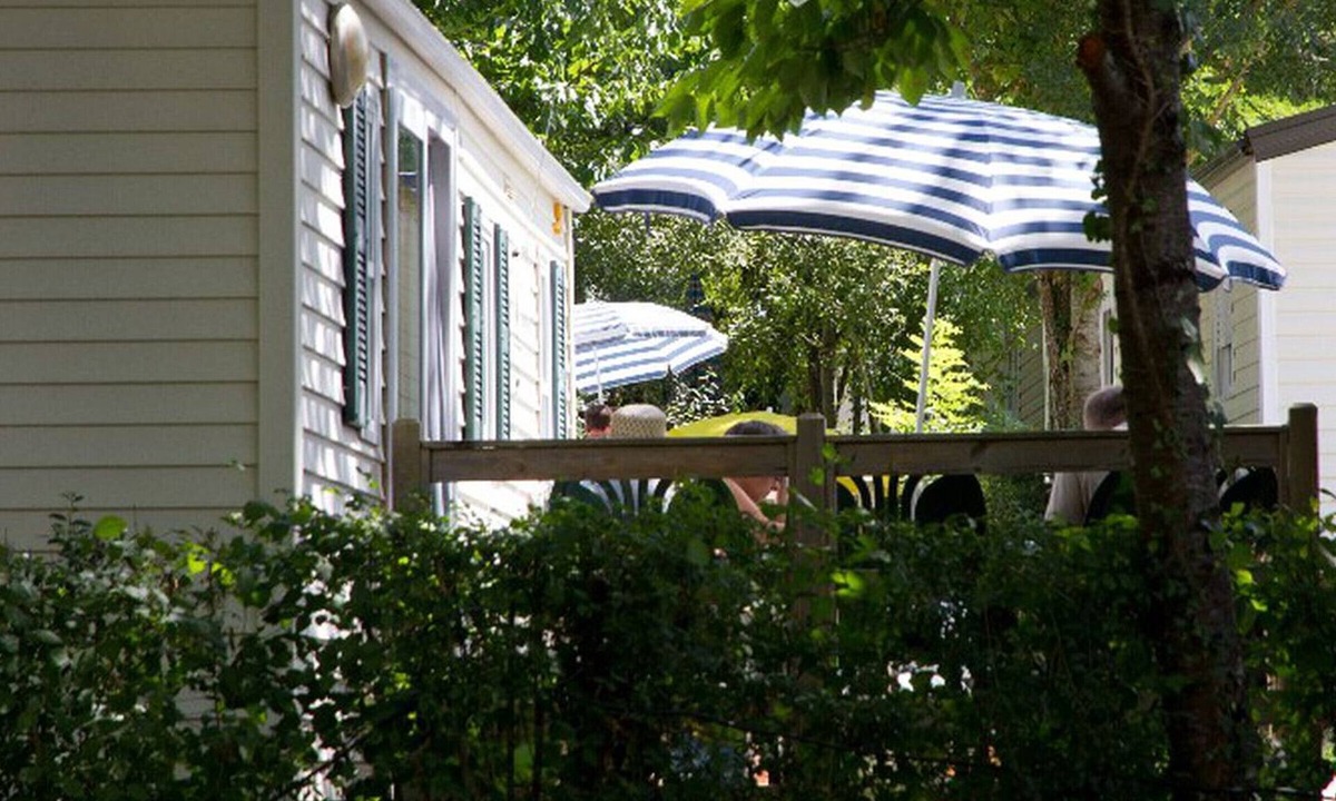 Petit-Palais-et-Cornemps House | Mobile Home for 8 with Terrace in Petit-Palais-et-Cornemps