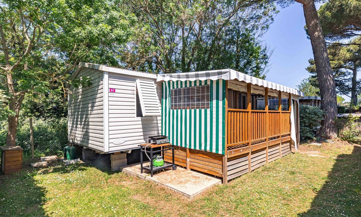 Saint-Georges-d'Oleron House | Mobile Home on Oléron in 5-Star Campsite with Shared Pool