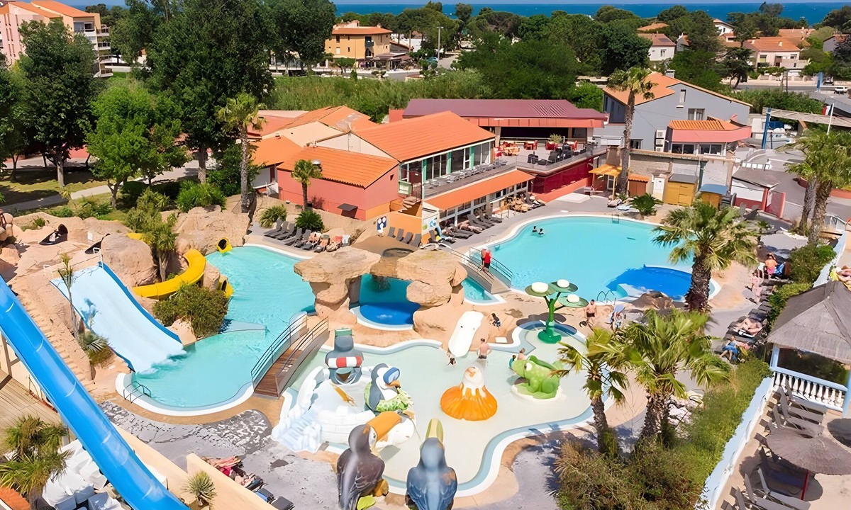 Plage d'Argeles RV Rental | Mobile Home Caravan with Shared Pool and Private Terrace
