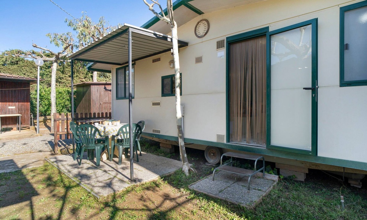 Piamboschi House | Mobile Home "Casa Mobile Lux La Pineta 21" with Shared Pool, Private Terrace & Wi-Fi