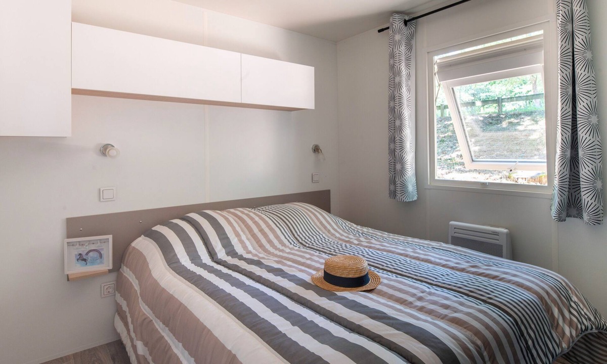 Bretagne-d'Armagnac RV Rental | Mobile Home 'Mobilhome Confort 4 Personnes 64' with Private Terrace, Private Garden and Wi-Fi