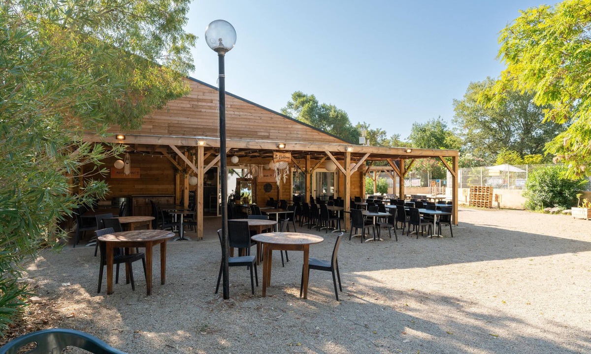 La Roque-d'Antheron Apartment | Mobile Home 'La Roque 229' with private pool, private terrace and air conditioning