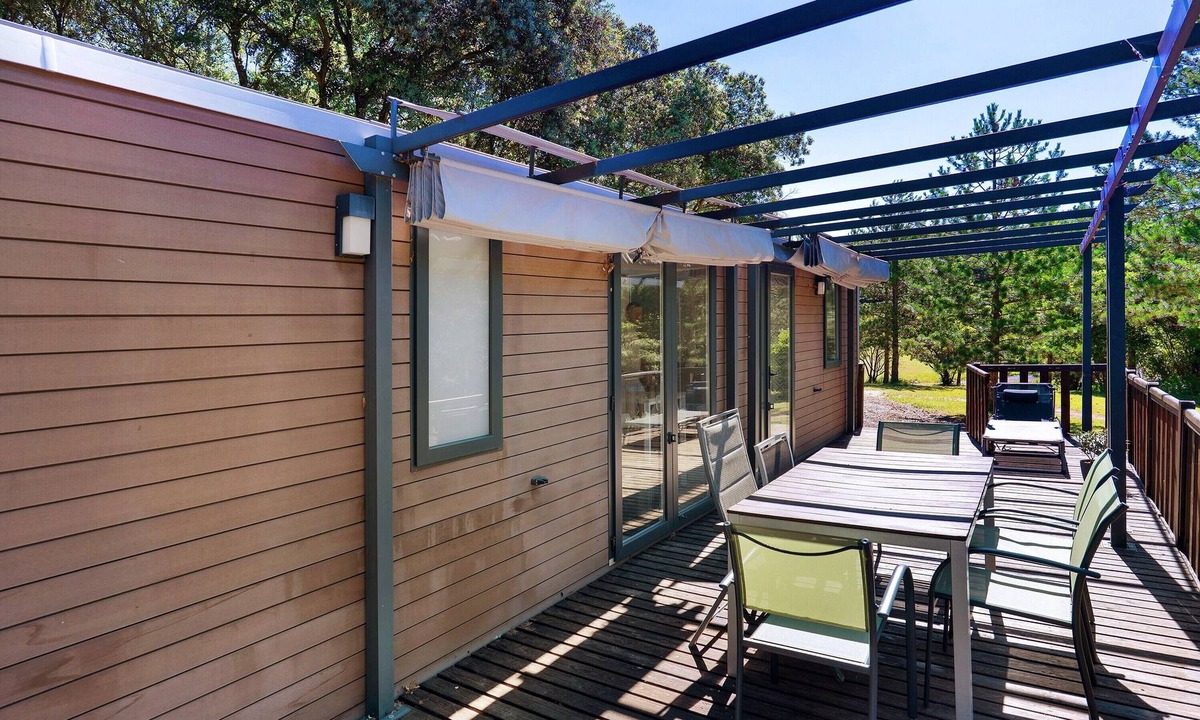 Greffeil House | Mobile Home in a Peaceful Green Setting