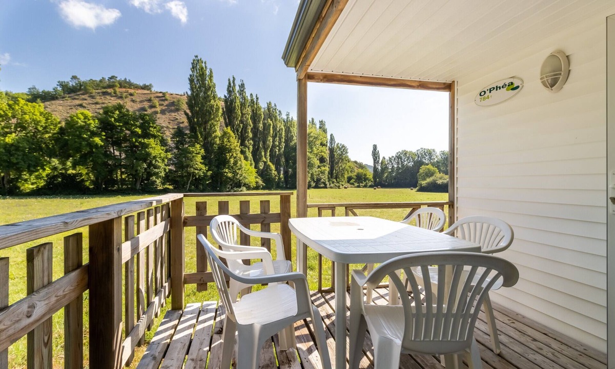 Saint-Pompont House | Mobile Home 'Le Panoramique' with Shared Pool, Private Terrace and Wi-Fi