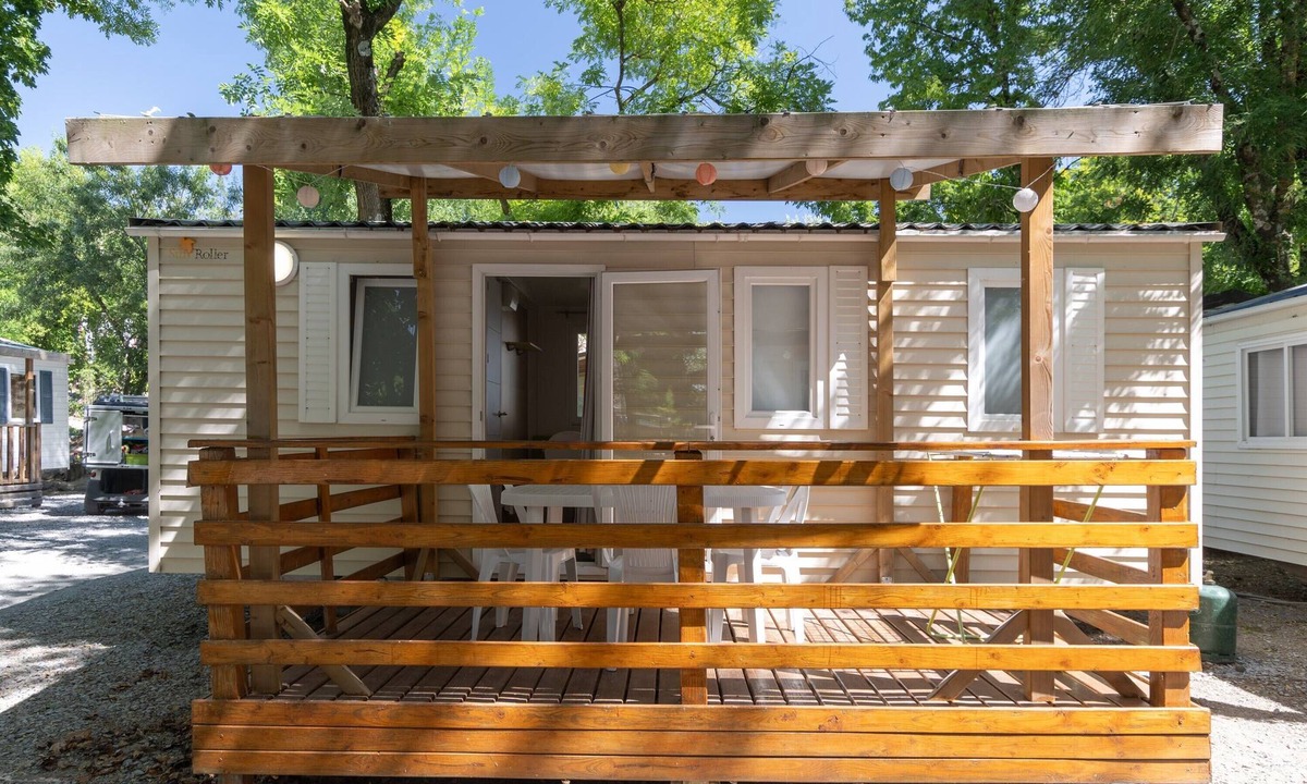 Lavilledieu RV Rental | Mobile Home 'Mobil-home C - 1-4 Pers' with Shared Pool, Private Terrace and Shared Garden