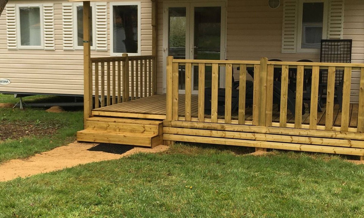 Saint-Boil House | Mobile Home with Terrace in Saint-Boil for 6 People