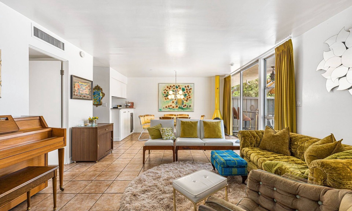 Magnesia Falls Cove Condo | Mod Mirage 60's Architectural Gem- glamorous tranquility by the mountains in RM!