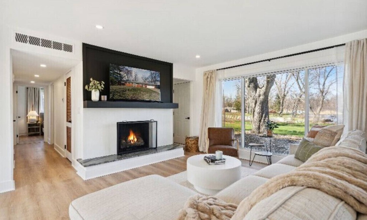 White Lake House | Modern Lakefront Luxury - Entire 3 bed, 1.5 bath ranch near hospitals