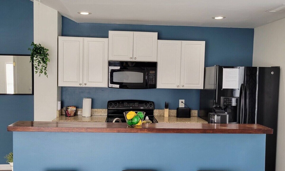 Kennedy King House | Modern 1 Bd -5 Min to Downtown & IU Methodist!