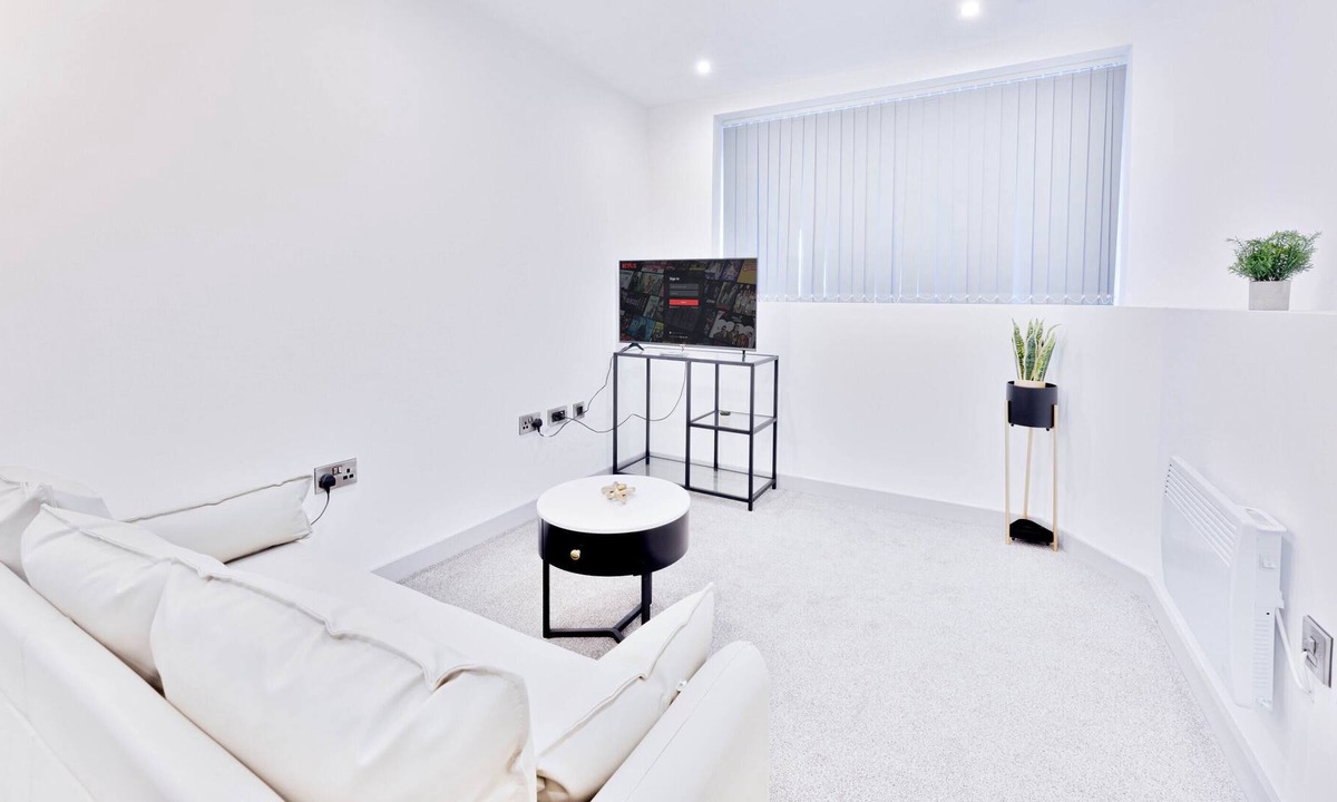 Wolverhampton Apartment | Modern 1 Bed Apartment in Central Wolverhampton