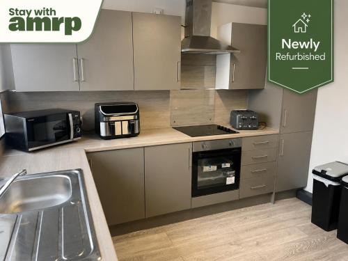 Wingate House | Modern 1 Bed Apartment, King or Twin Beds, Sofa Bed & Free WiFi