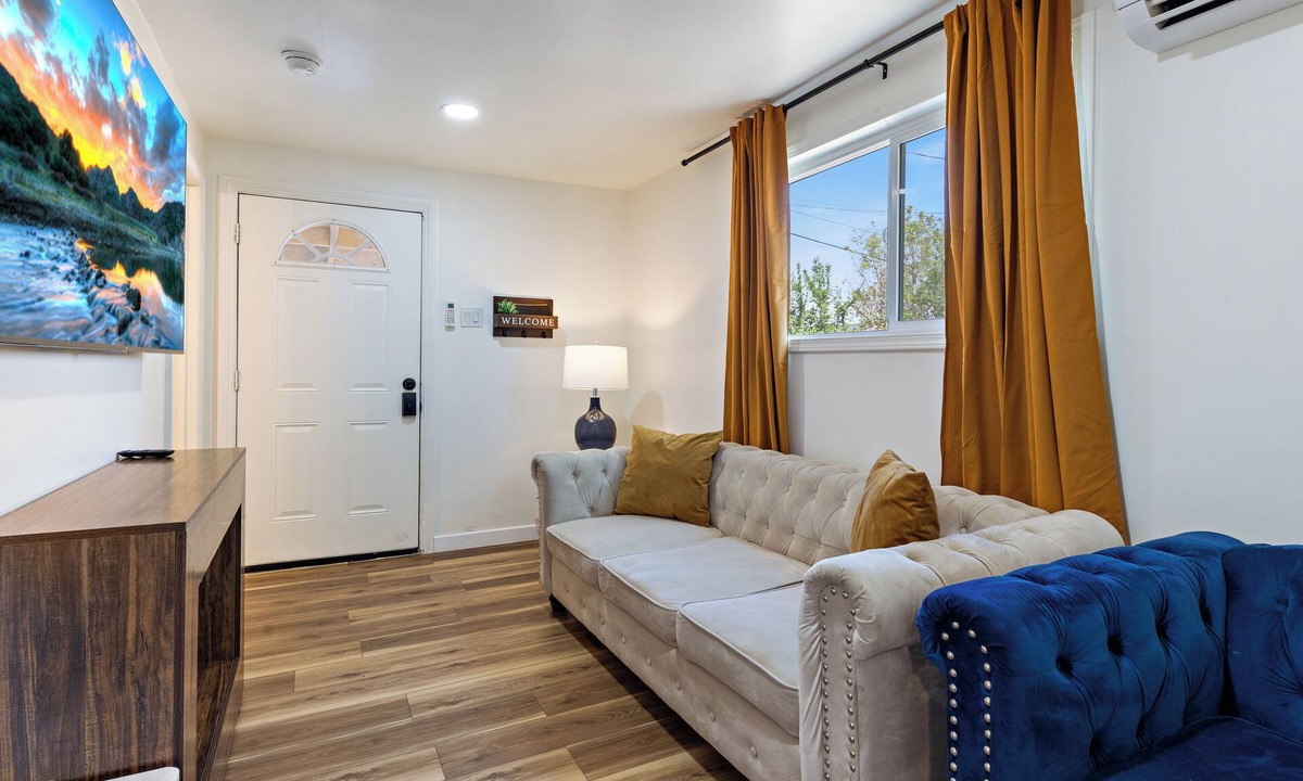 Placentia House | Modern 1-Bed Home in Placentia w/Smart TV, Wifi, Parking near DIsneyland