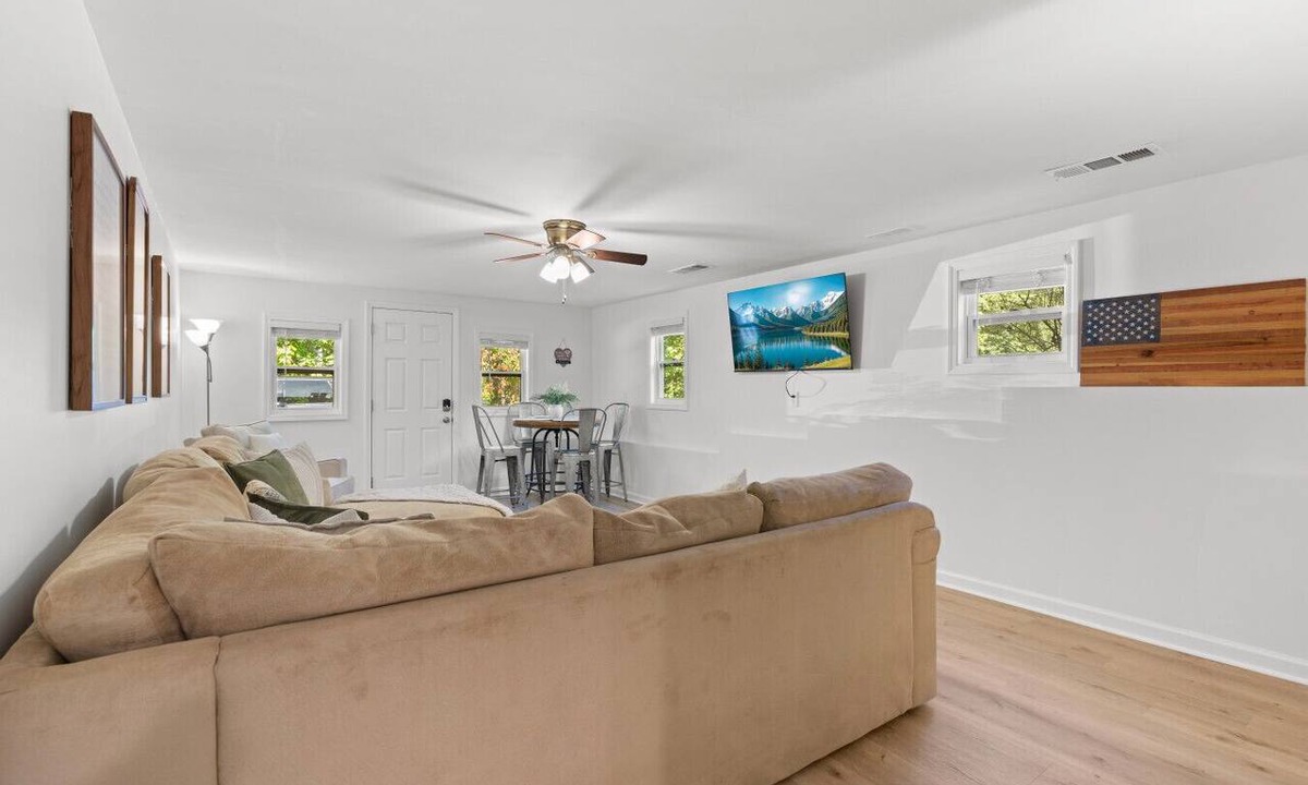 Acworth Condo | Modern 1 BR Basement Suite Near LakePoint & KSU