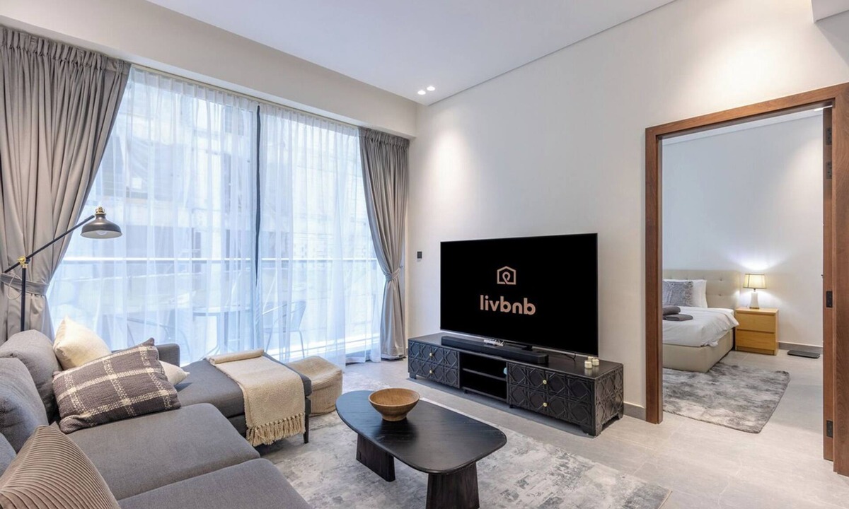 Al Satwa Apartment | Modern 1B | Rooftop Pool | DIFC and DowntownAccess