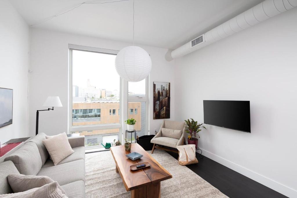 Milwaukee Apartment | Modern 1BR Apt with Skywalk to Fiserv, Rooftop, and Parking