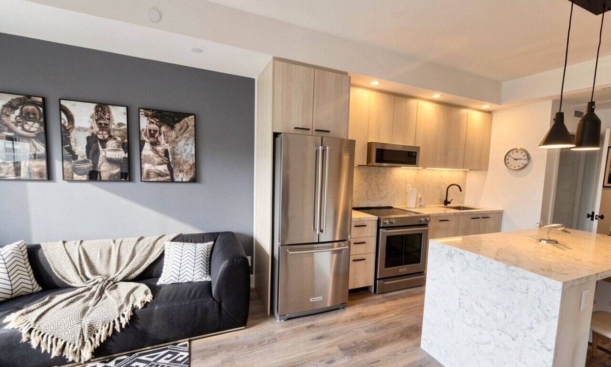 Downtown Toronto Apartment | Modern 1BR Apt with Stunning Views and Pool Access