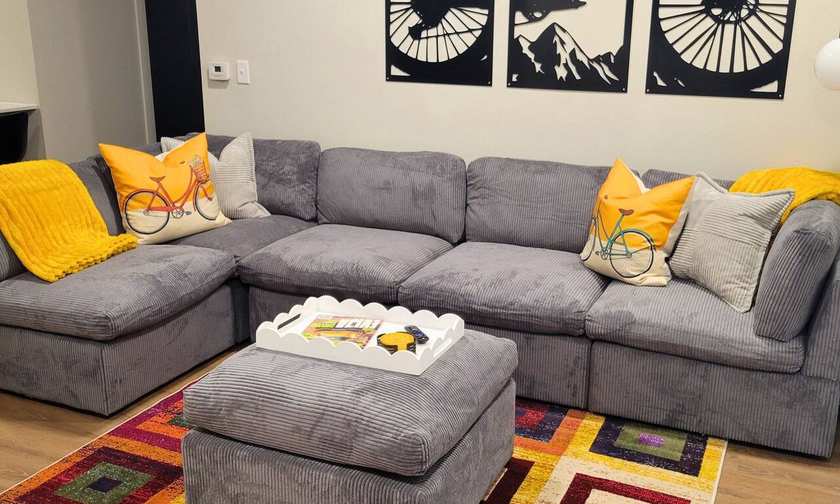 Rogers Apartment | Modern 1BR Near Walmart, AMP & Bike Lift