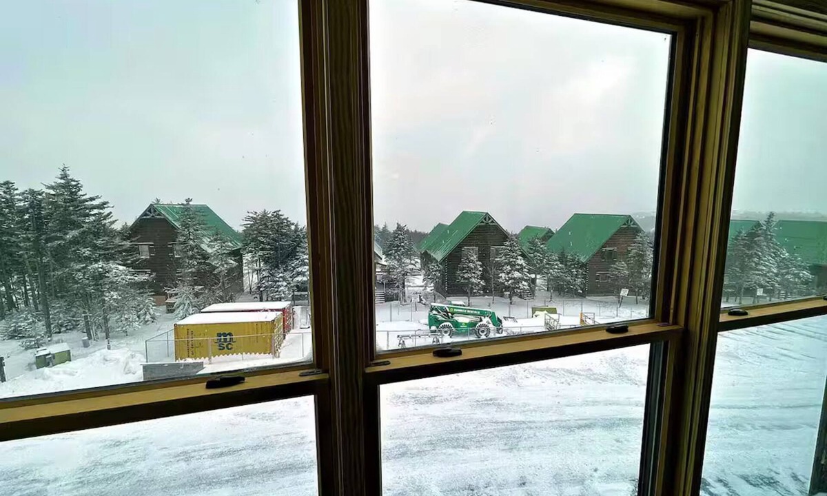 Snowshoe Condo | Modern 1BR Snowcrest sCondo: 5-Min Walk to Soaring Eagle Lift