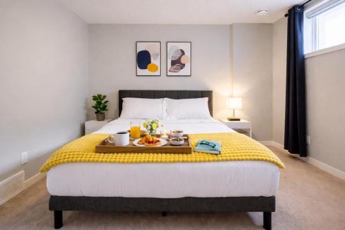 Northwest Calgary House | Modern 1BR Suite Sleeps 3-4 in Near YYC Calgary Airport