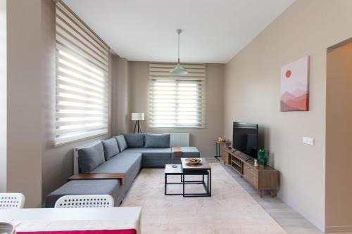 Kemerburgaz Apartment | Modern 1BR with Elegant Design in Göktürk