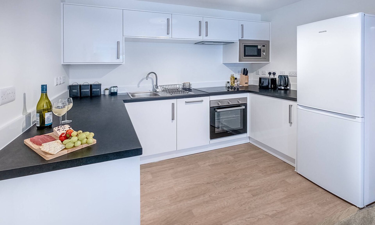 Luton Apartment | Modern 2-bed 2-bath Luton Town Centre - Free Parking/Wi-Fi