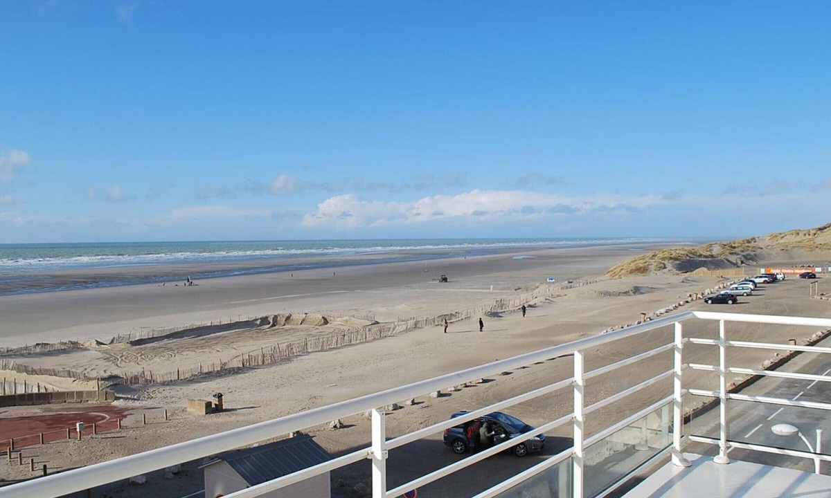 Fort-Mahon-Plage Apartment | Modern 2-bed apartment, beach balcony, pets allowed