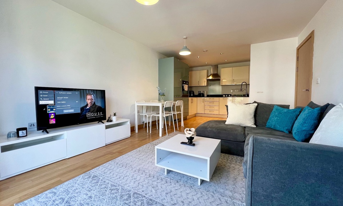 Dartford Apartment | Modern 2-Bed Dartford - Free Parking & Fast WiFi