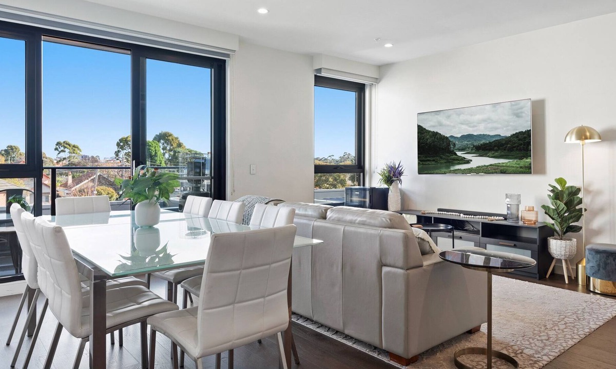 Essendon Apartment | Modern 2-Bed Essendon Apartment With Views
