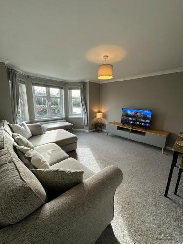 Rosyth Apartment | Modern 2-bed flat - Free Parking - Near Edinburgh